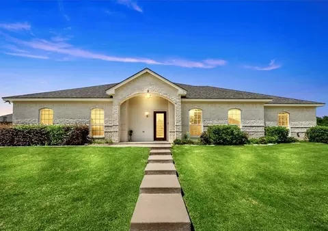 32 N Shore Cir, Waco, TX 76708