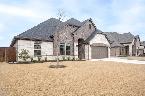 912 Meadow View Dr, Cleburne, TX 76033
