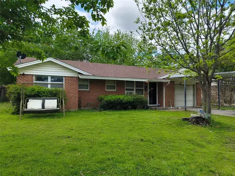 600 Thompson Dr, Saginaw, TX 76179