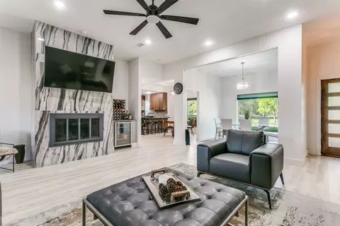 1561 Century Oaks Dr, Lewisville, TX 75077