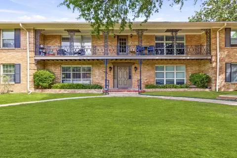 6131 Bandera Ave #A, Dallas, TX 75225