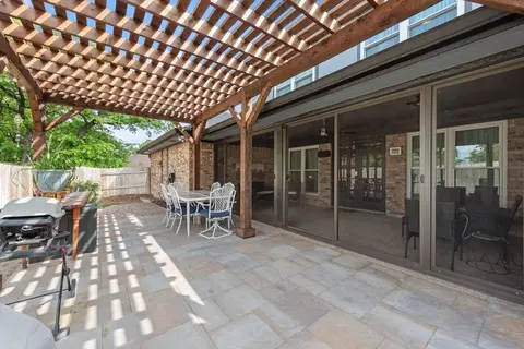 6155 Highwoods Ct, Fort Worth, TX 76112