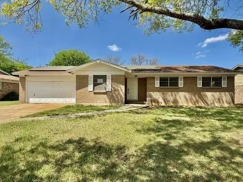 1114 Davis St, Cleburne, TX 76033