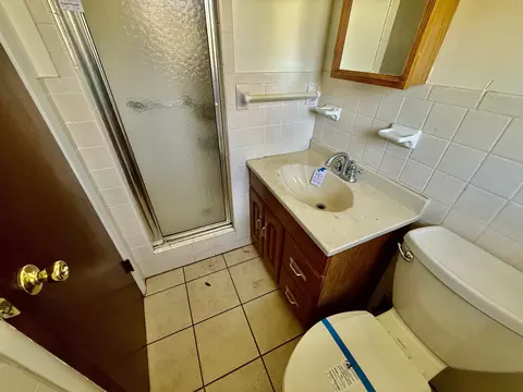 Bath - 1114 Davis St, Cleburne, TX 76033 photo 2 of 2