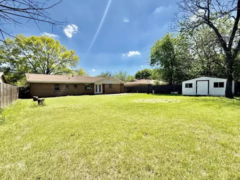Exterior - 1114 Davis St, Cleburne, TX 76033 photo 4 of 5
