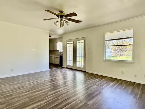 Living - 1114 Davis St, Cleburne, TX 76033 photo 1 of 1