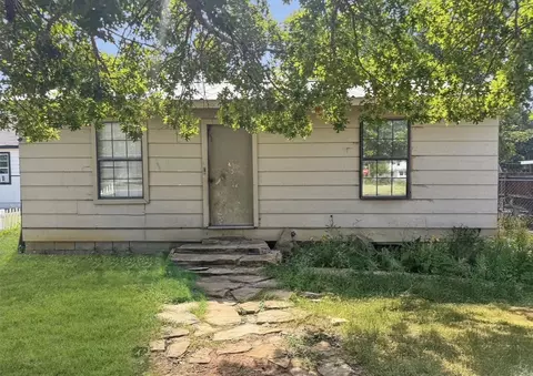 1220 Maple St, Graham, TX 76450