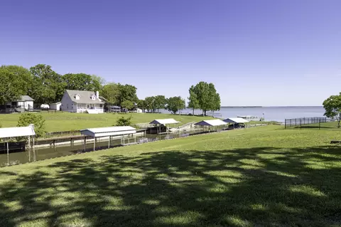 1032 Shoreline Dr, West Tawakoni, TX 75474