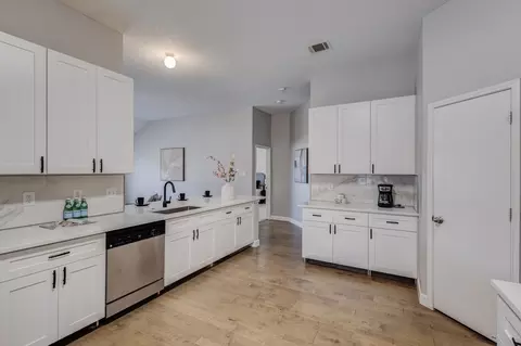 Kitchen - 7218 Compass Point Dr, Rowlett, TX 75089 photo 3 of 5