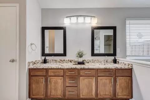 Bath - 7218 Compass Point Dr, Rowlett, TX 75089 photo 4 of 4
