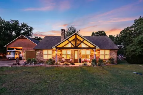 307 Beachside Dr, Trinidad, TX 75163