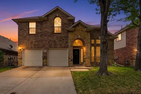 2451 Beachview Dr, Grand Prairie, TX 75054