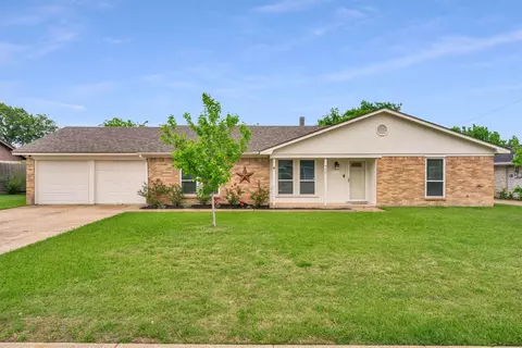 445 Parkridge Blvd, Burleson, TX 76028
