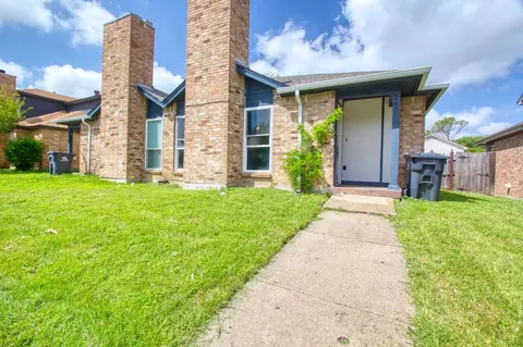2400 Summer Place Dr, Arlington, TX 76014