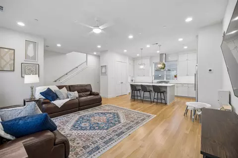 2715 Kimsey Dr #102, Dallas, TX 75235