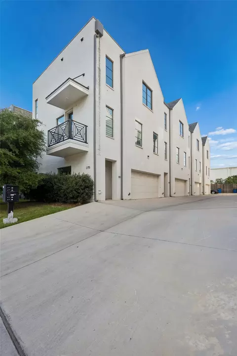 2715 Kimsey Dr #102, Dallas, TX 75235
