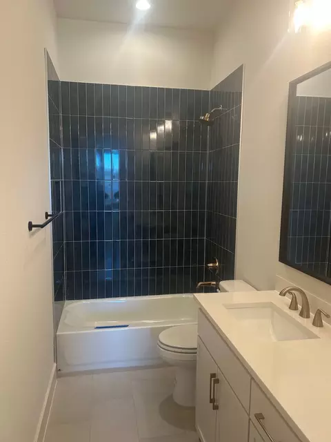 Bath - 415 E Burks St, Pilot Point, TX 76258 photo 3 of 4
