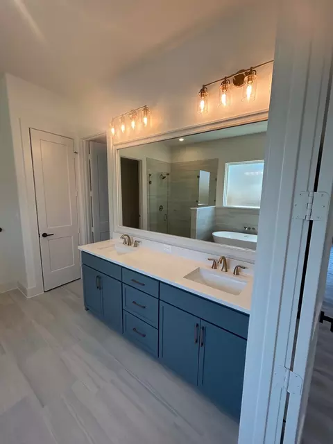 Bath - 415 E Burks St, Pilot Point, TX 76258 photo 1 of 4