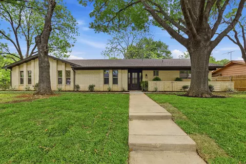4201 Dawn Dr, Benbrook, TX 76116
