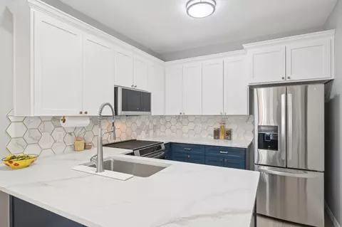 209 Cimarron Trl #6, Irving, TX 75063