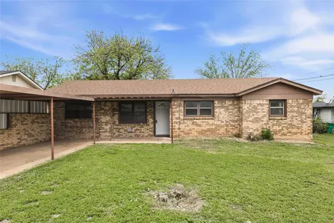 900 W 2nd St, Coleman, TX 76834