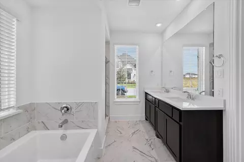 Bath - 1653 Cornwall Ave, Haslet, TX 76052 photo 4 of 4