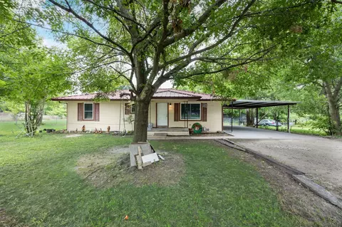 571 S 1st St, Point, TX 75472