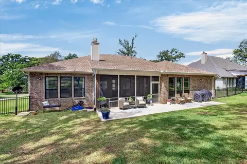 233 Hide A Way Dr, Mabank, TX 75156