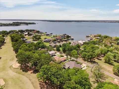 233 Hide A Way Dr, Mabank, TX 75156