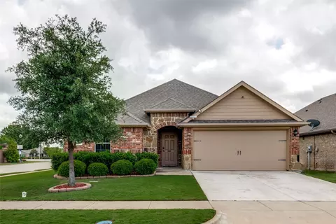 1060 Sadie St, Forney, TX 75126