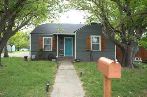 201 S Lane St, Decatur, TX 76234