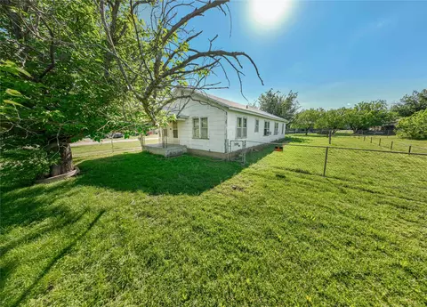 701 N Shelton St, Breckenridge, TX 76424