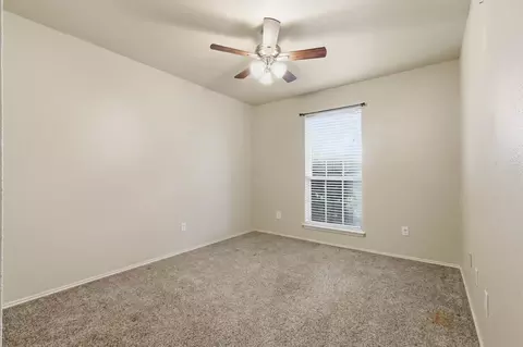 Bedroom - 6421 Peak View Ct, Midlothian, TX 76065 photo 4 of 5