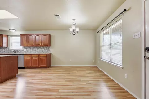 Living - 6421 Peak View Ct, Midlothian, TX 76065 photo 4 of 7