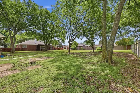 Exterior - 6421 Peak View Ct, Midlothian, TX 76065 photo 3 of 8