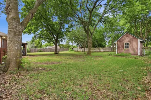 Exterior - 6421 Peak View Ct, Midlothian, TX 76065 photo 4 of 8