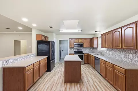 Kitchen - 6421 Peak View Ct, Midlothian, TX 76065 photo 1 of 4
