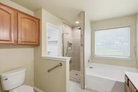 Bath - 6421 Peak View Ct, Midlothian, TX 76065 photo 1 of 5