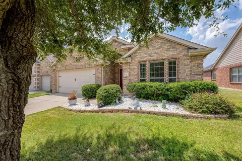 824 Golden Bear Ln, Mckinney, TX 75072