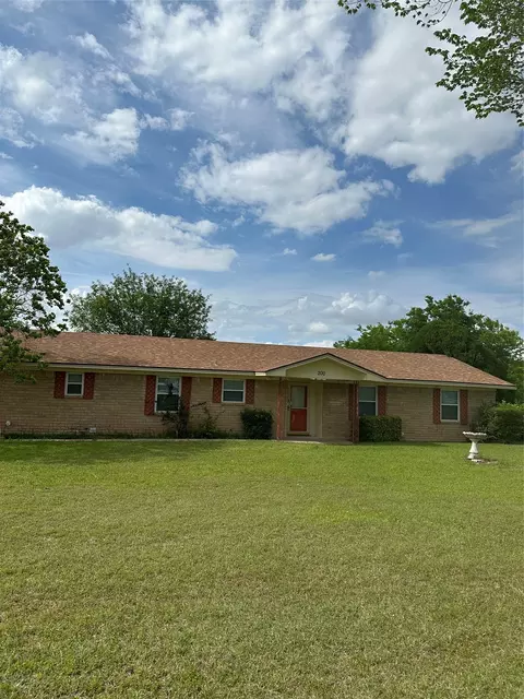 Exterior - 200 Earle Rd, Hewitt, TX 76643 photo 2 of 3