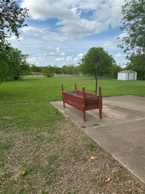 Exterior - 200 Earle Rd, Hewitt, TX 76643 photo 3 of 3