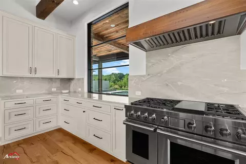 Kitchen - 236 Sam Willen Dr, Benton, LA 71006 photo 3 of 5