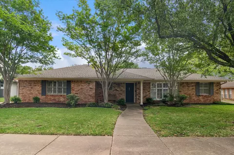 3302 Peachtree Ln, Pantego, TX 76013
