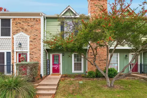 112 Churchill Ln, Euless, TX 76039