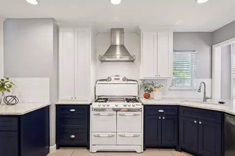 2403 W Colorado Blvd, Dallas, TX 75211