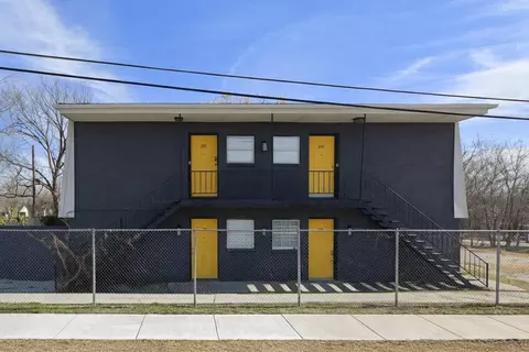901 Bessie St, Fort Worth, TX 76104