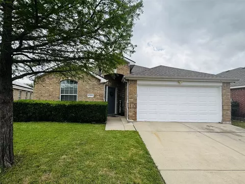 6504 Stone Lake Dr, Fort Worth, TX 76179