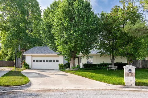 1102 St Croix Ct, Arlington, TX 76012