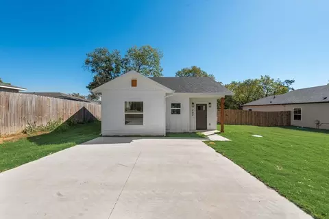 202 Pine St, Bonham, TX 75418