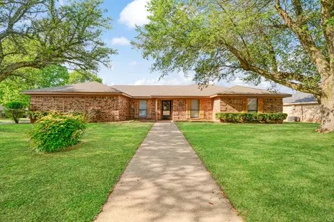 2815 Ballard Dr, Paris, TX 75460